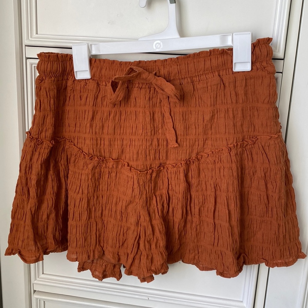 Orange ruffle pleated shorts with tie